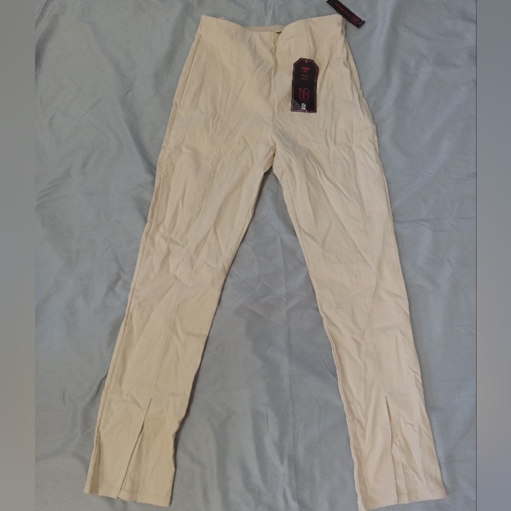No boundaries nwt beige slacks size 7-9